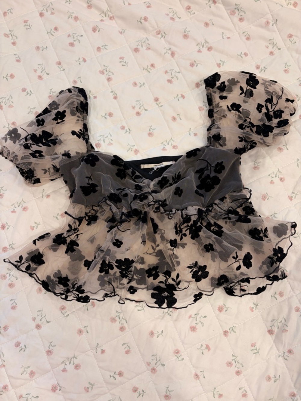 Kimchi Blue- Claudia Floral Blouse - Picture 4 of 7